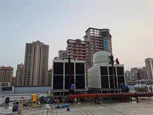 冷卻塔底盤漏水的原因是什么？冷卻塔底盤如何補水？,冷卻塔底盤漏水是什么意思